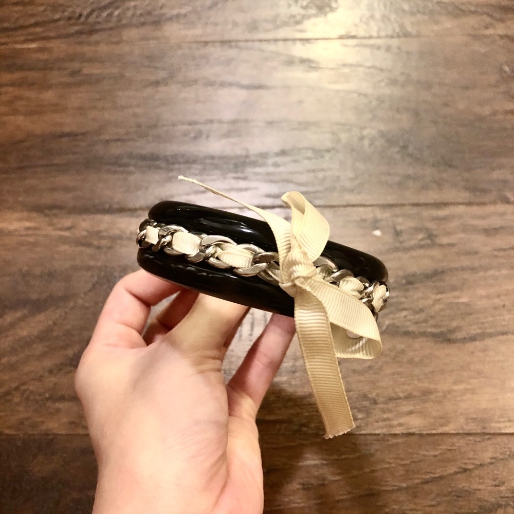 Beautiful Designer Bangle - Picture 2 of 3